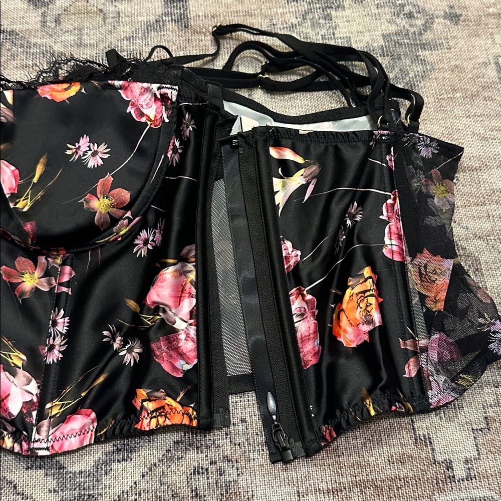 New Victoria’s Secret very sexy Floral Black Bustier Top sz 32c - Picture 8 of 9
